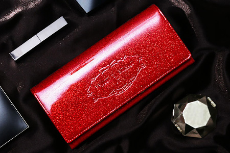 風水で赤いお財布はエネルギーの象徴