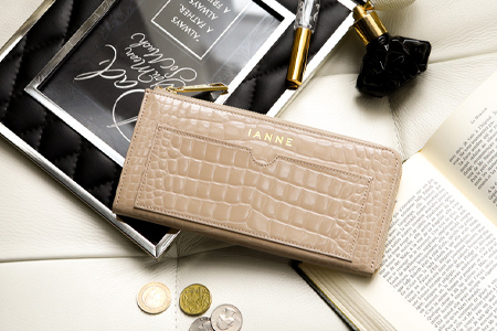 おしゃれでスリムな薄い財布はこれ すっきり持てるレディースブランド プチプラおすすめ選