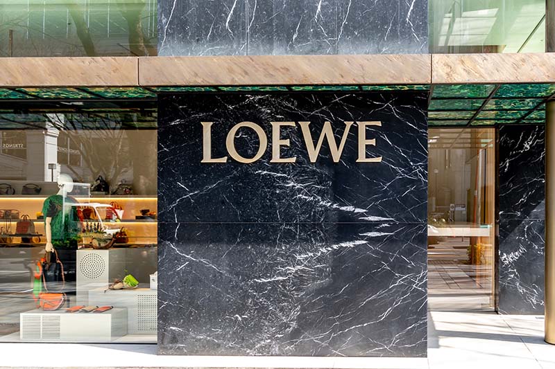 ロエベ(LOEWE)のレディース財布おすすめ5選。スペイン皇室御用達の確かな品質と攻めたデザインが人気！品のあるおしゃれを楽しみたい方におすすめなブランドです。